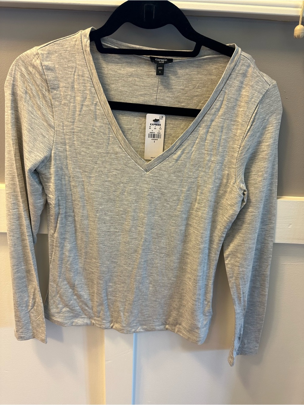 Express Light Gray V-Neck Long Sleeve Top size S